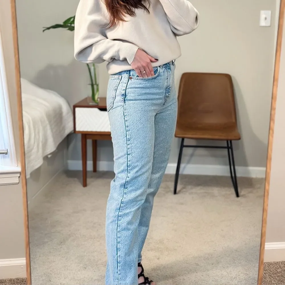 NWOT Zara super high waist light wash jeans, mom fit, size US 4, 28” waist - Picture 4 of 14